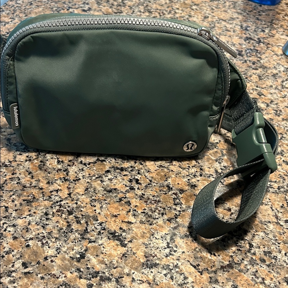 Lululemon Everywhere Belt Bag 2L